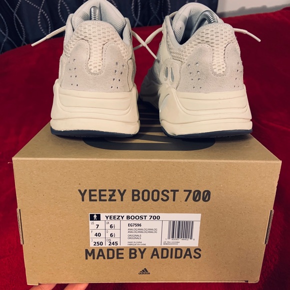 YEEZY BOOST 700 ANALOG - Picture 3 of 8